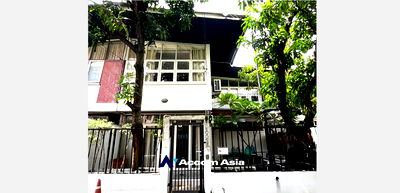 เช่าบ้านเดี่ยว ซอยทองหล่อ (สุขุมวิท 55) : 🔼🔽 AccomA 📩 Pet friendly 2 BR House in Khlong Ton Nuea (AA27280)