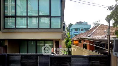 Houses for sale Bangna Commercial College : 3-BR House near BTS Punnawithi (ID 1791876)