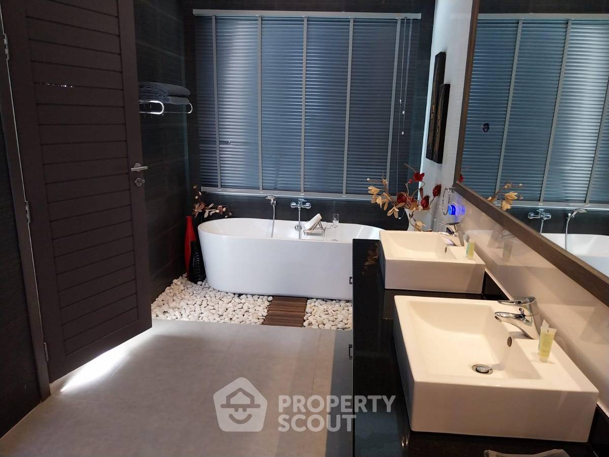 รูป วิลล่า 4-ห้องนอน ใน ราไวย์ (ID 2005680) - รูปที่ 12/16