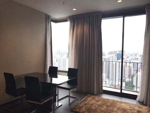 Live at the Epicenter of Bangkok's Vibrant Lifestyle! Edge Sukhumvit 23 for Rent.