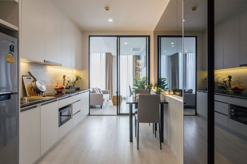 picture ♦ Prime Location ♦ Tower C, 25+ Floor | 1 Bedroom, 44.97 sq.m. | Condo skywalk connect to BTS ploenchit and Central Embassy. - 1/21