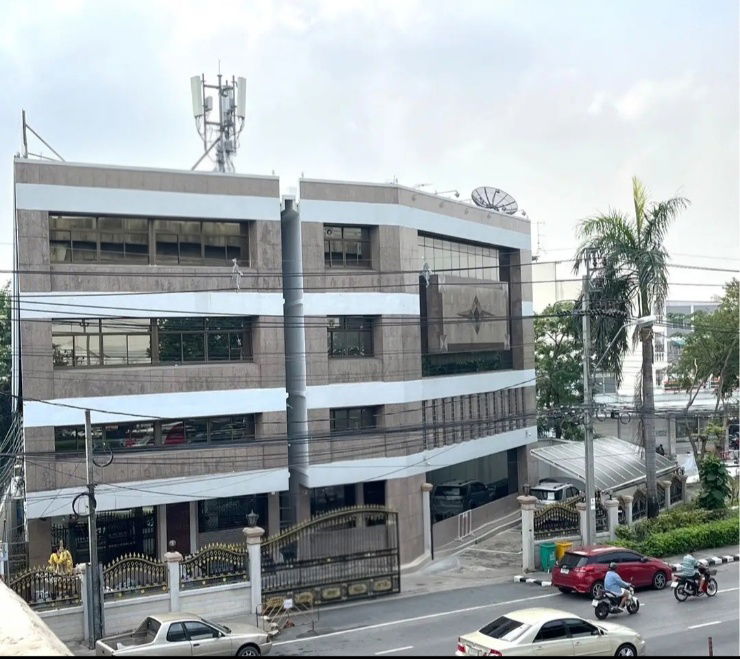 รูป  ให้เช่าสำนักงาน 4 ชั้น ติดถนนบรมราชชนนี - รูปที่ 1/10