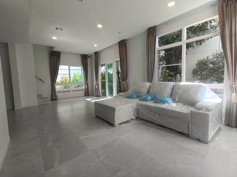 Mantana Bangna-Wongwaen | Near Burapha Withi Expressway