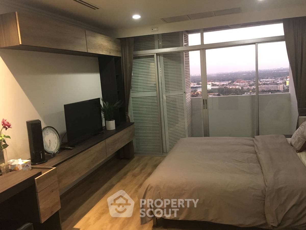 picture 3-BR Condo at Monterey Place Sukhumvit 16 near MRT Queen Sirikit National Convention Centre (ID 2185714) - 4/16