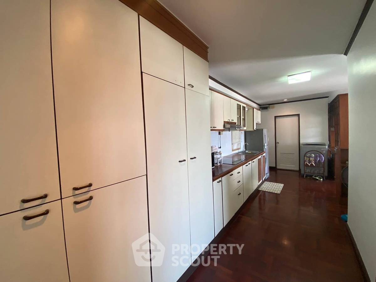 picture 2-BR Condo at Saranjai Mansion Condominium near BTS Nana (ID 1541509) - 10/12