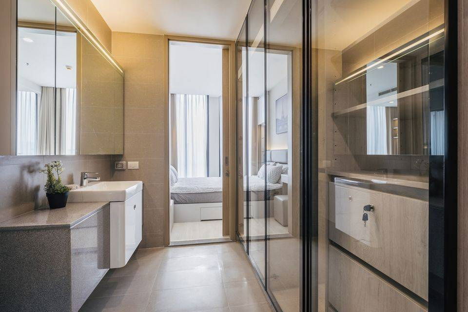 picture ♦ Prime Location ♦ Tower C, 25+ Floor | 1 Bedroom, 44.97 sq.m. | Condo skywalk connect to BTS ploenchit and Central Embassy. - 5/21