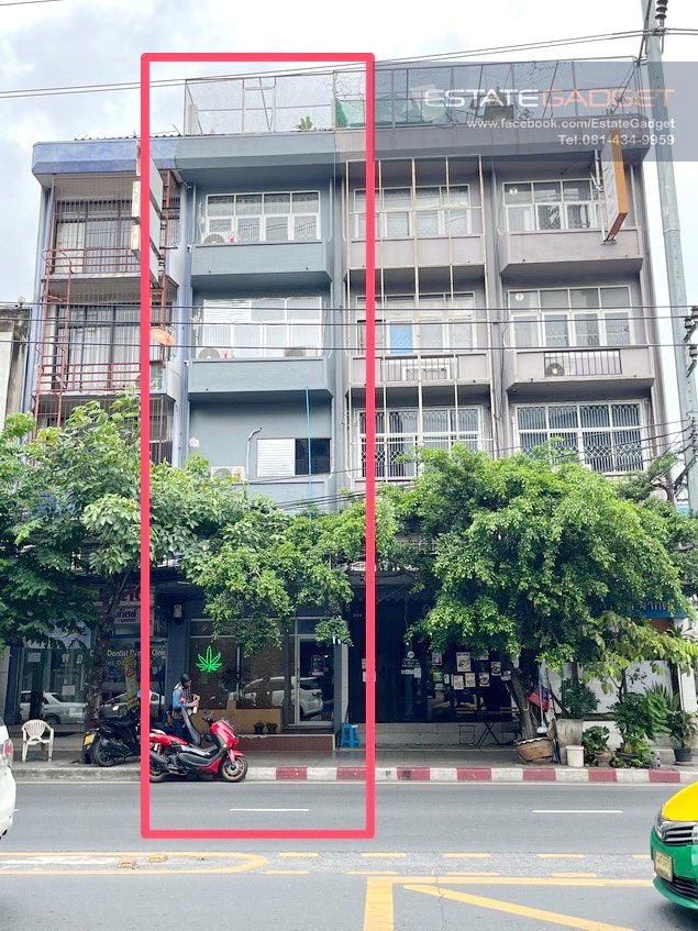 รูป ขายด่วน ตึกแถว 4.5 ชั้น+ดาดฟ้า ริมถนนใหญ่สุขุมวิท 71 ใกล้ซอยปรีดี 32 ⭐️ขายพร้อมสัญญาเช่า รายรับ 5.x% ต่อปี⭐️ - รูปที่ 7/7