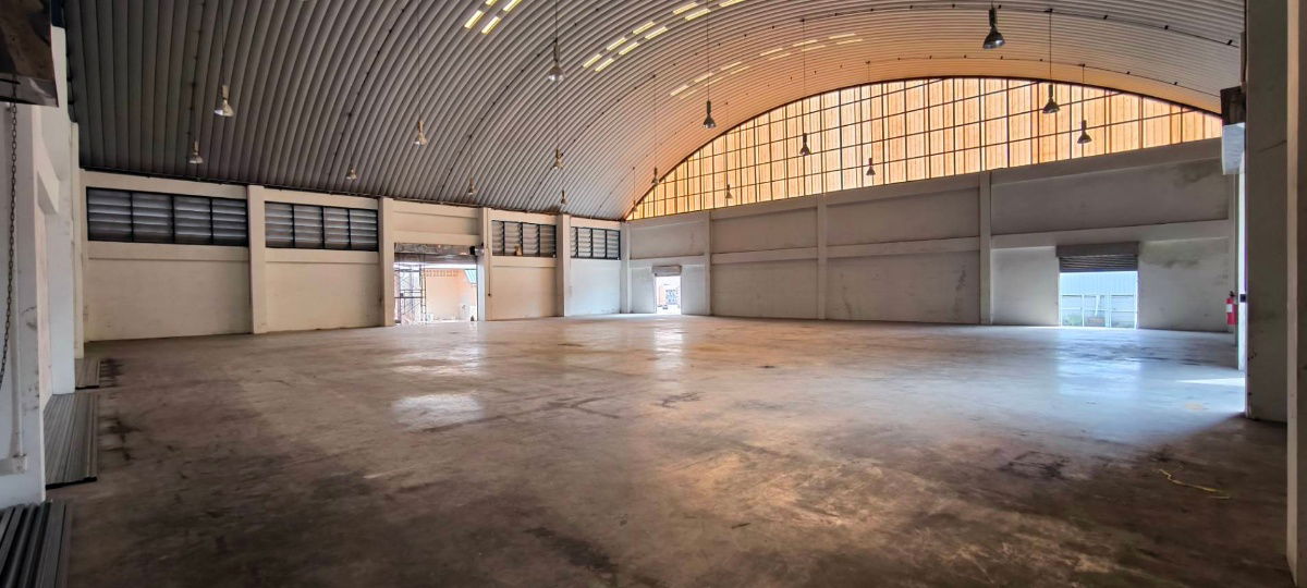 picture For rent Warehouse in Phutthamonthon Sai 4 area, roof without structure, large vehicles can enter, can support a lot of weight, 24-hour guard. - 1/12