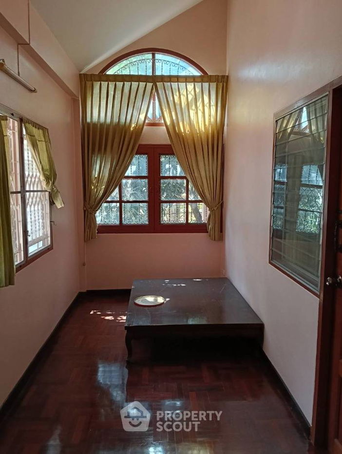 picture 3-BR House near MRT Phra Ram 9 (ID 2026146) - 8/10