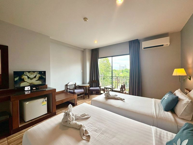 picture For sale: Hotel near Na Jomtien Beach, Sattahip, Chonburi, prime location, ready to operate immediately - 7/11