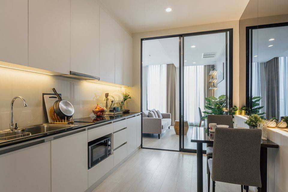 picture ♦ Prime Location ♦ Tower C, 25+ Floor | 1 Bedroom, 44.97 sq.m. | Condo skywalk connect to BTS ploenchit and Central Embassy. - 10/21