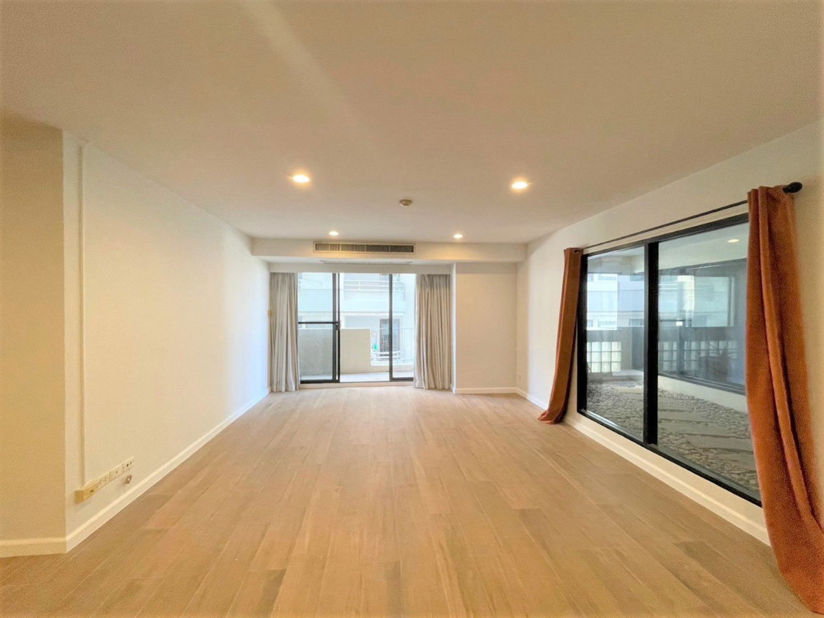 รูป LTHC12819 - Condo for sale คอนโด ขาย at Casa Viva คาซ่า วีว่า Size 145.94 sqm. 3 beds 3 baths Near BTS Ekkamai Station ONLY 9.9 MB - รูปที่ 1/10