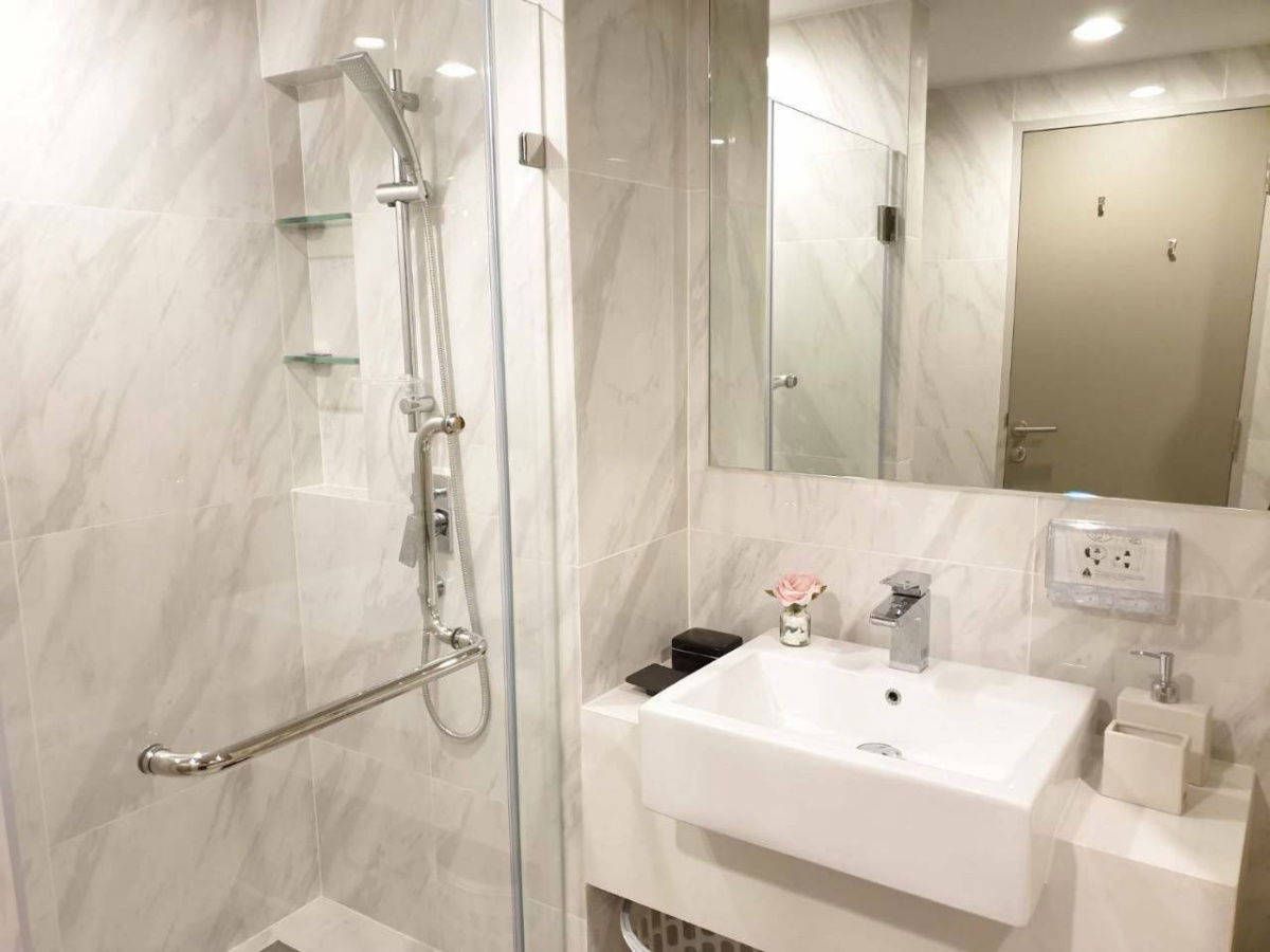 picture Code: KJ7673  for rent IDEO Mobi Sukhumvit 40 // Line ID: @kjcondo (with @) // - 11/15