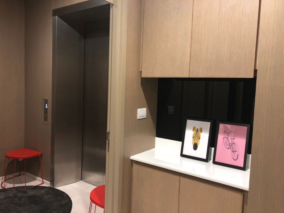 picture ♦ Rare Unit ♦ Tower C, 00+ Floor | 1 Bedroom, 57.00 sq.m. | Condo skywalk connect to BTS ploenchit and Central Embassy. - 14/15