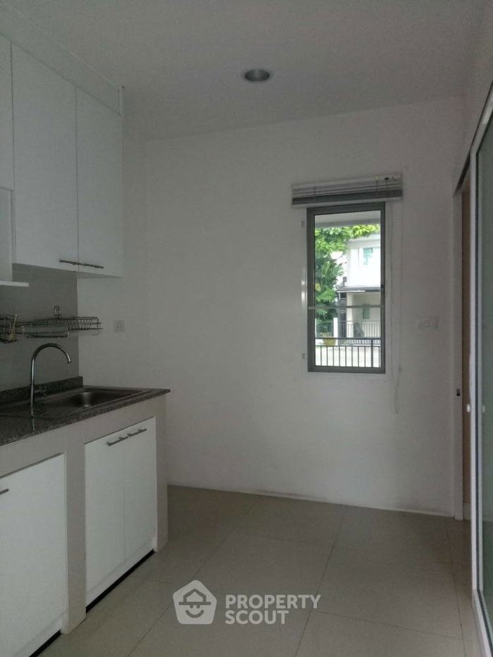 picture 3-BR House at Life Bangkok Boulevard Wongwaen-Rama 9 close to Suvarnabhumi Airport (ID 1337305) - 11/17