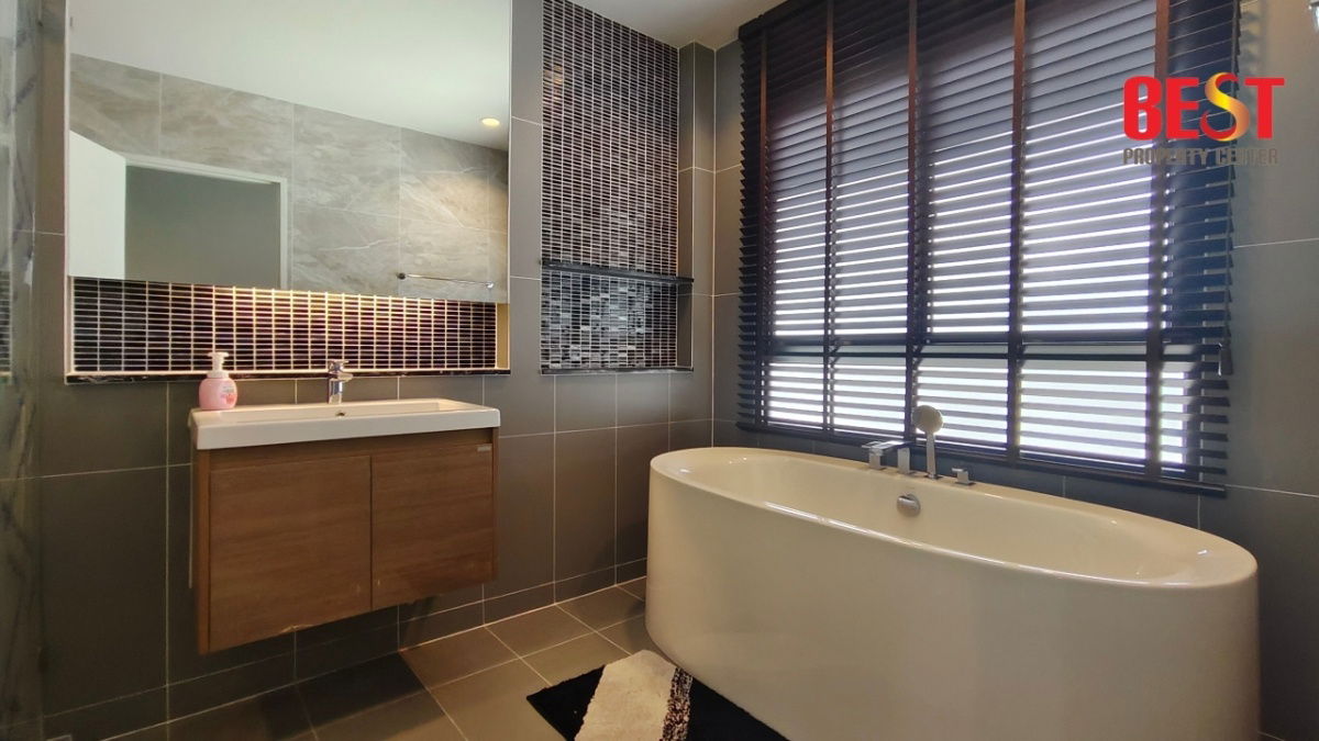 picture Golfside Grandeur — Luxury House at Setthasiri Bangkok–Pathum Thani for Sale - 11/13