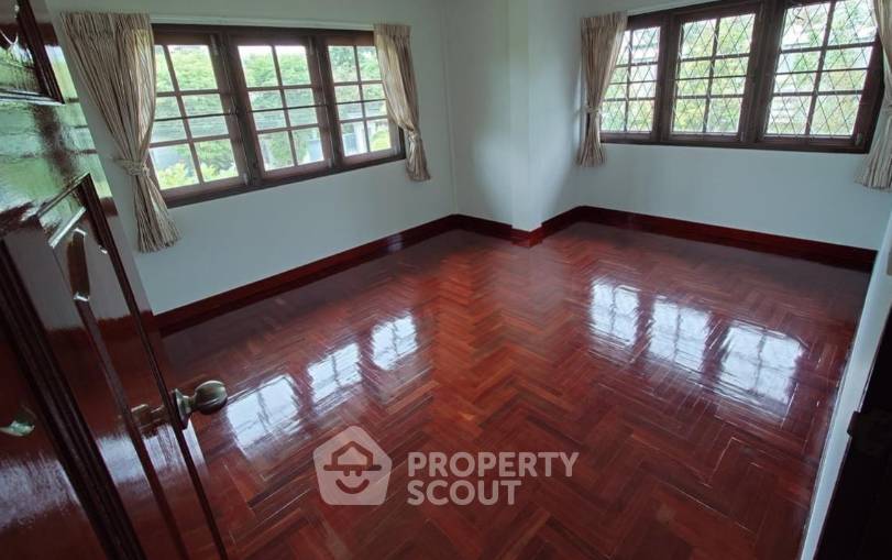 picture 3-BR House near BTS Punnawithi (ID 1828963) - 2/9