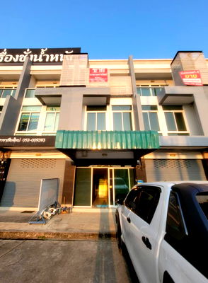 ขายอาคารพาณิชย์ : โครงการ บิสพอยท์ 4 อาคารพาณิชย์ 3 ชั้น พร้อมอยู่ ทำเลทองติดถนนใหญ่ ใกล้ไทวัสดุ ถ.ซุปเปอร์ไฮเวย์ เชียงใหม่-ลำปาง เชียงใหม่ ราคา 3,550,000 บาท