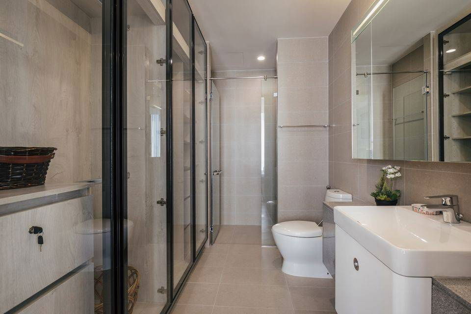 picture ♦ Prime Location ♦ Tower C, 25+ Floor | 1 Bedroom, 44.97 sq.m. | Condo skywalk connect to BTS ploenchit and Central Embassy. - 4/21