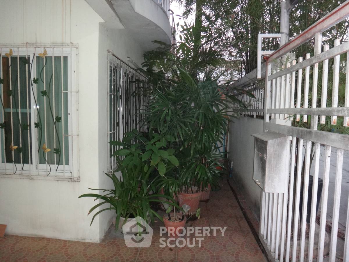 รูป ทาวน์เฮาท์ 3-ห้องนอน ใกล้ BTS พร้อมพงษ์ (ID 2213898) - รูปที่ 46/48