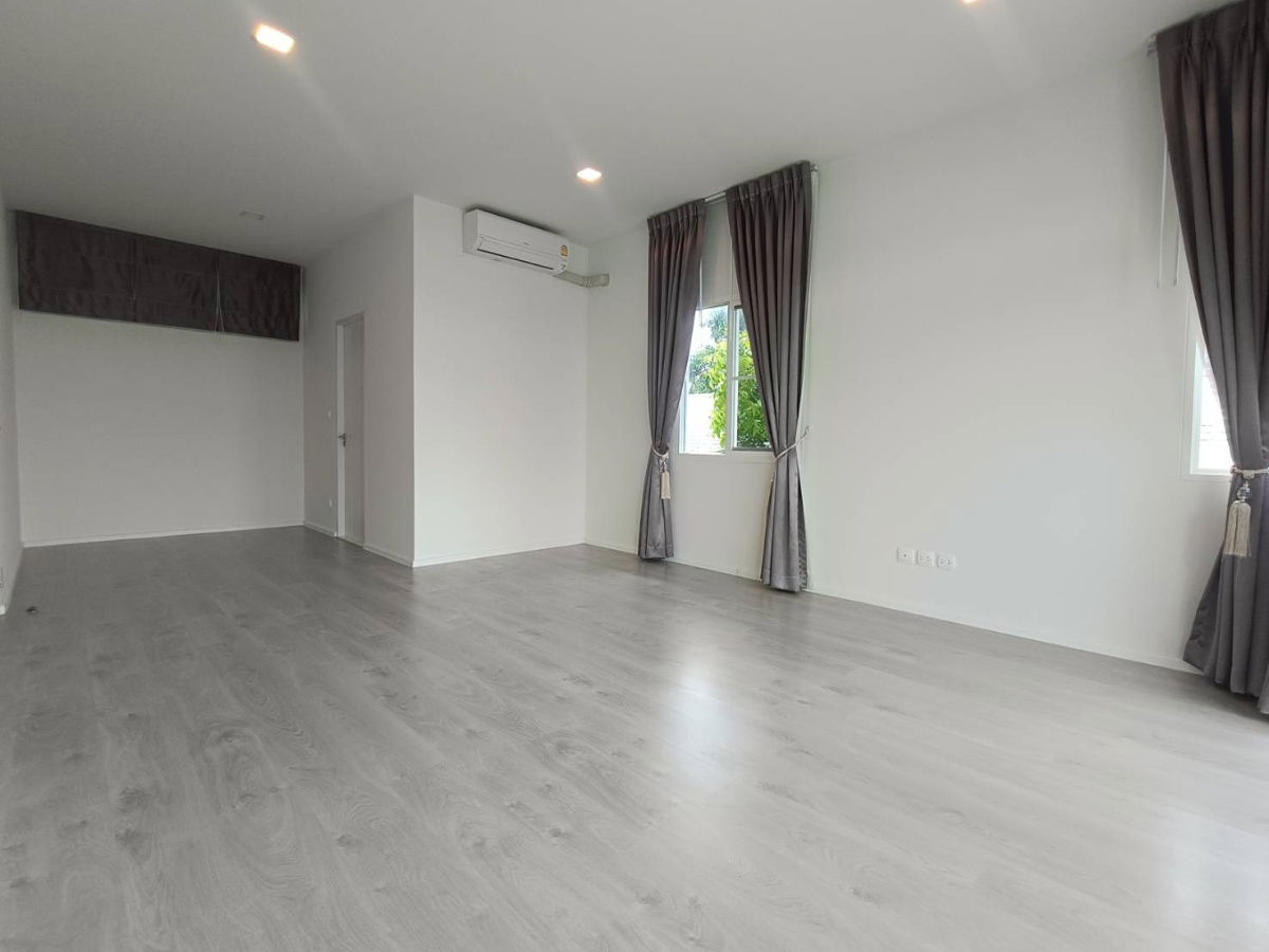 picture Mantana Bangna-Wongwaen | Near Burapha Withi Expressway - 7/16