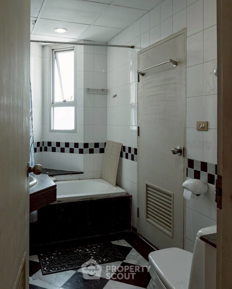 picture 2-BR Condo at Baan Pathumwan Condominium near BTS Ratchathewi (ID 2178755) - 4/8