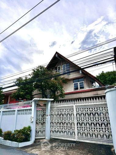 ขายบ้านเดี่ยว 4 ห้องนอน 384 ตร.ม. 96 ตร.ว. เขตยานนาวา