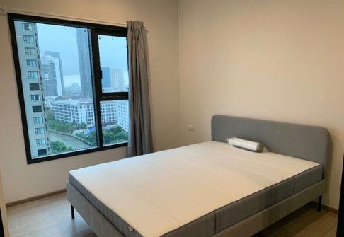 rent: The Base Phetchaburi - Thonglor, beautiful, cheap, good location, fully furnished. Interested, add Line @841qqlnr.