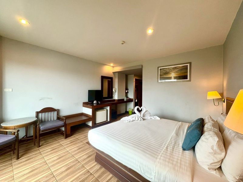 picture For sale: Hotel near Na Jomtien Beach, Sattahip, Chonburi, prime location, ready to operate immediately - 6/11