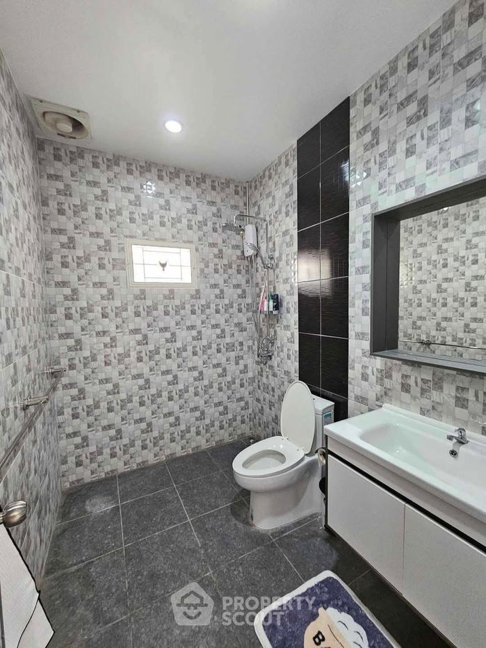picture 2-BR House close to Bangsaray (ID 2099262) - 11/11