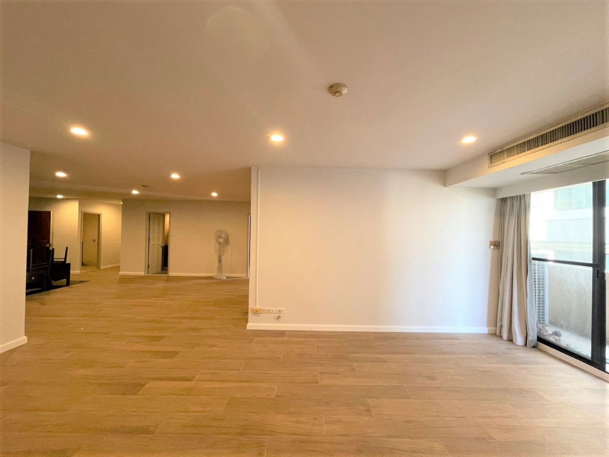 รูป LTHC12819 - Condo for sale คอนโด ขาย at Casa Viva คาซ่า วีว่า Size 145.94 sqm. 3 beds 3 baths Near BTS Ekkamai Station ONLY 9.9 MB - รูปที่ 2/10