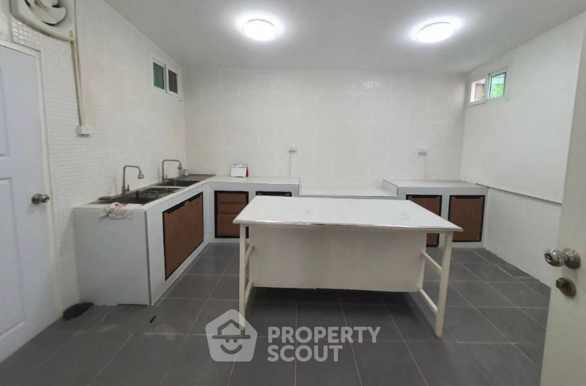picture 3-BR Townhouse in Nong Khaem (ID 2030463) - 2/7