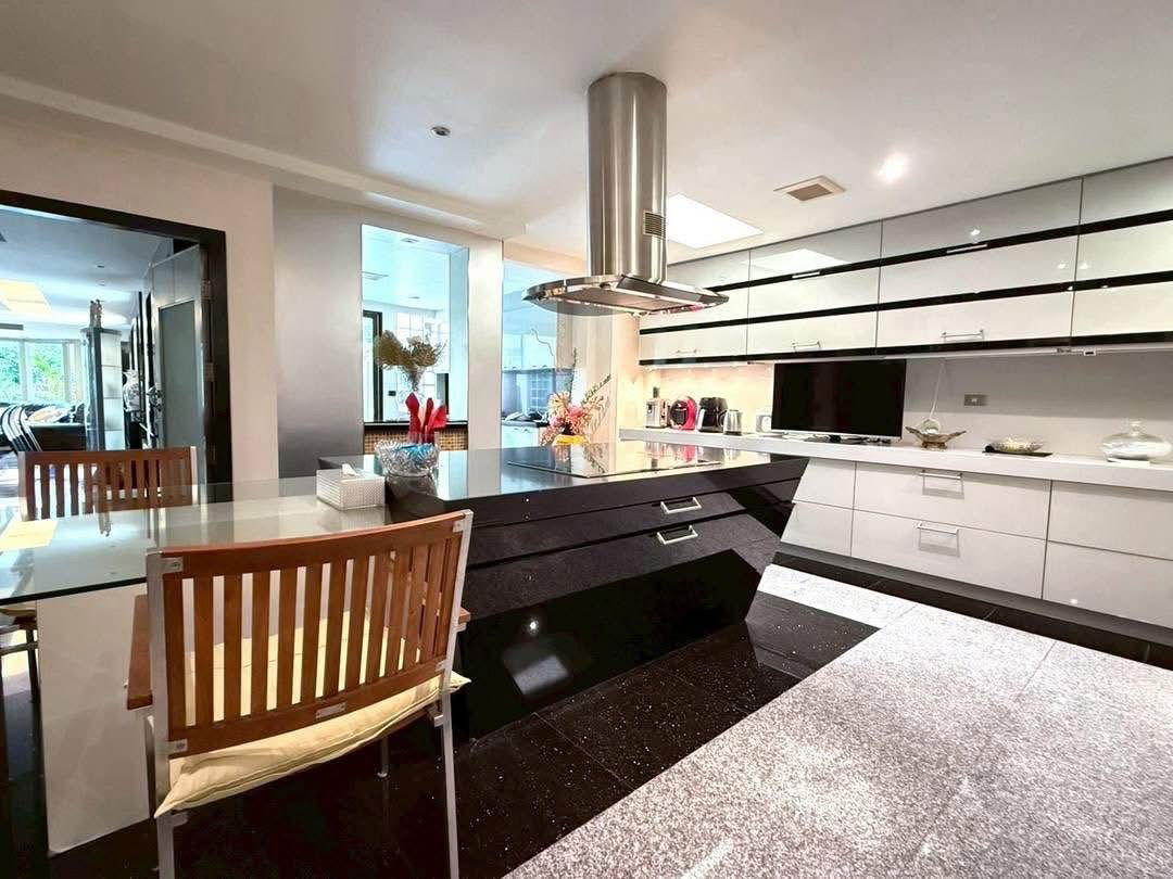 รูป  ขายบ้านเดี่ยวที่ดิน 198 ตรว.หลังมุมสุด Exclusive! ในหมู่บ้าน Park Avenue ศรีนครินทร์-บางนา สงบ ปลอดภัย  - รูปที่ 9/15