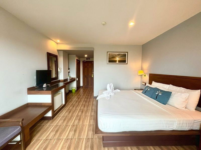 picture For sale: Hotel near Na Jomtien Beach, Sattahip, Chonburi, prime location, ready to operate immediately - 9/11