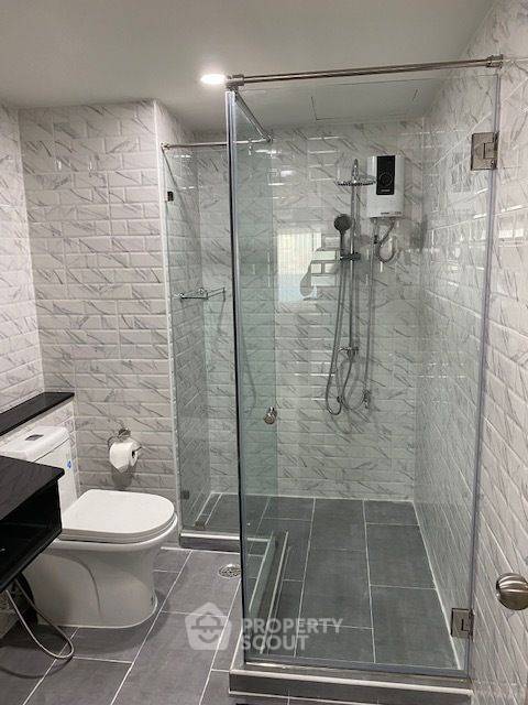 picture 2-BR Condo at Sarin Place Condominium near BTS Ratchayothin (ID 2213881) - 4/12