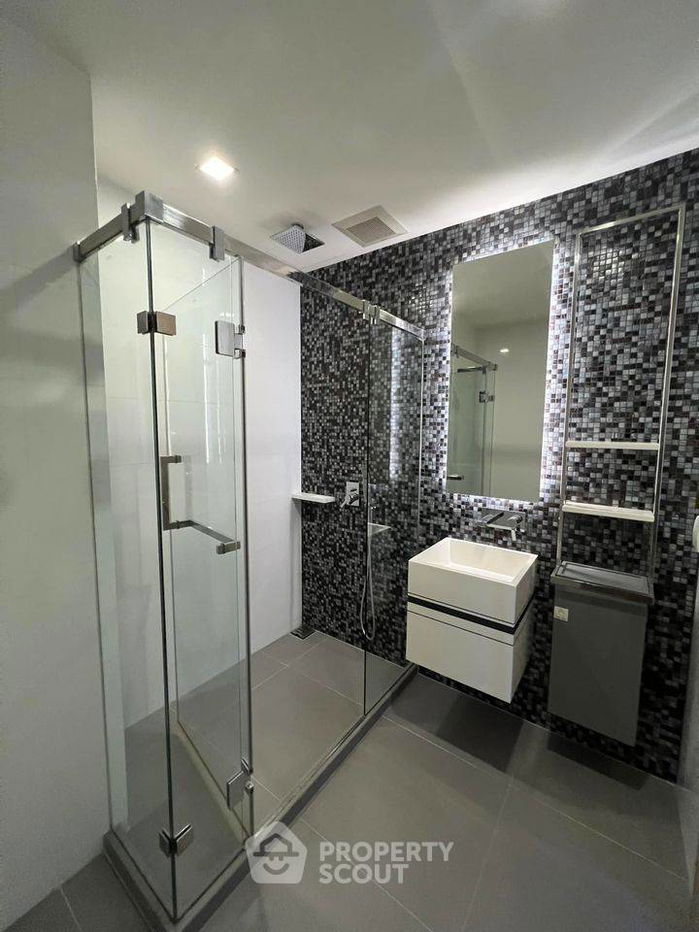 picture 1-BR Condo at The Room Rama 4 near MRT Hua Lamphong (ID 667039) - 7/12