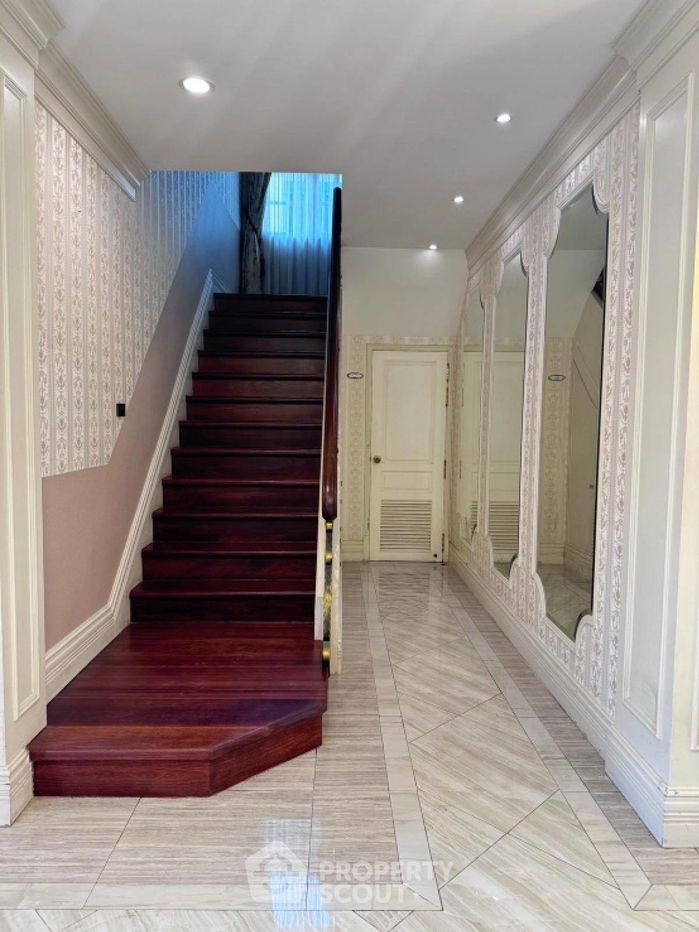 picture 4-BR House in Khlong Song Ton Nun (ID 1930137) - 7/24