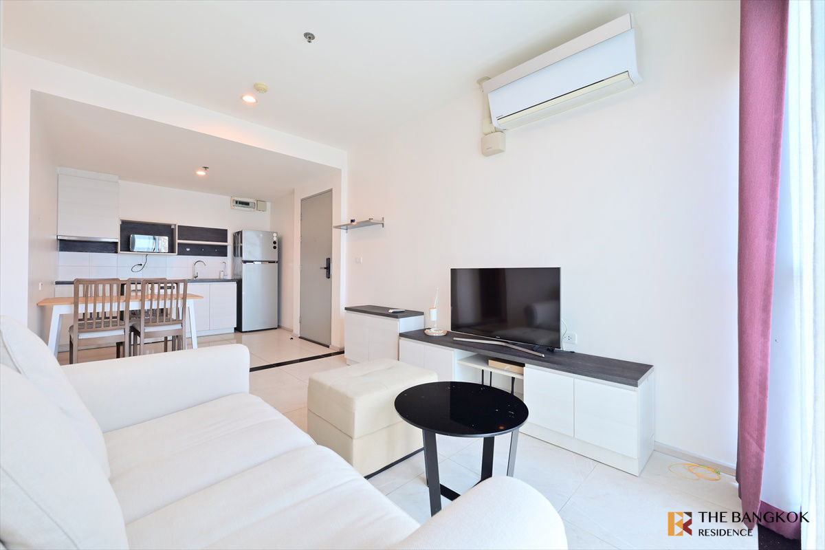 picture 💙 2 bed  Affordable Condo in Prime CBD Location ‼️💙 Life Ratchadapisek, just steps from MRT Sutthisan – Fully Furnished & Ready to Move In - 1/10