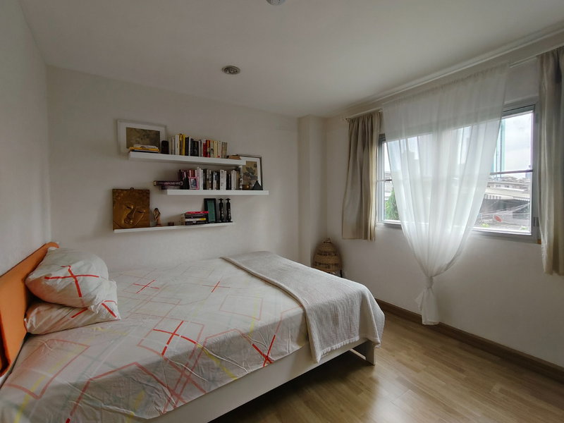 Condos for sale : ✨Brighton Place Condo for sale near MRT Phetchaburi✨  📍 Good location in the heart of Rama 9