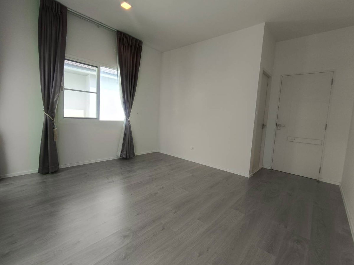 picture Mantana Bangna-Wongwaen | Near Burapha Withi Expressway - 5/16