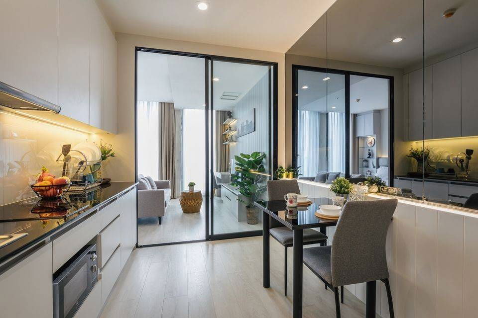 picture ♦ Prime Location ♦ Tower C, 25+ Floor | 1 Bedroom, 44.97 sq.m. | Condo skywalk connect to BTS ploenchit and Central Embassy. - 18/21