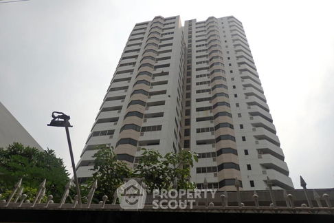 2-BR Condo at Baan Suanpetch Condominium near BTS Phrom Phong (ID 884170)