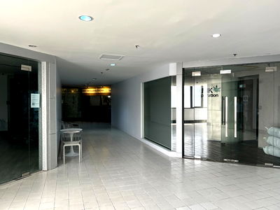 Office for sale Bangkok : Office for Sale!! Prime Location in Rama 9 CBD, Chamnan Phenjati Business Center – 16th Floor
