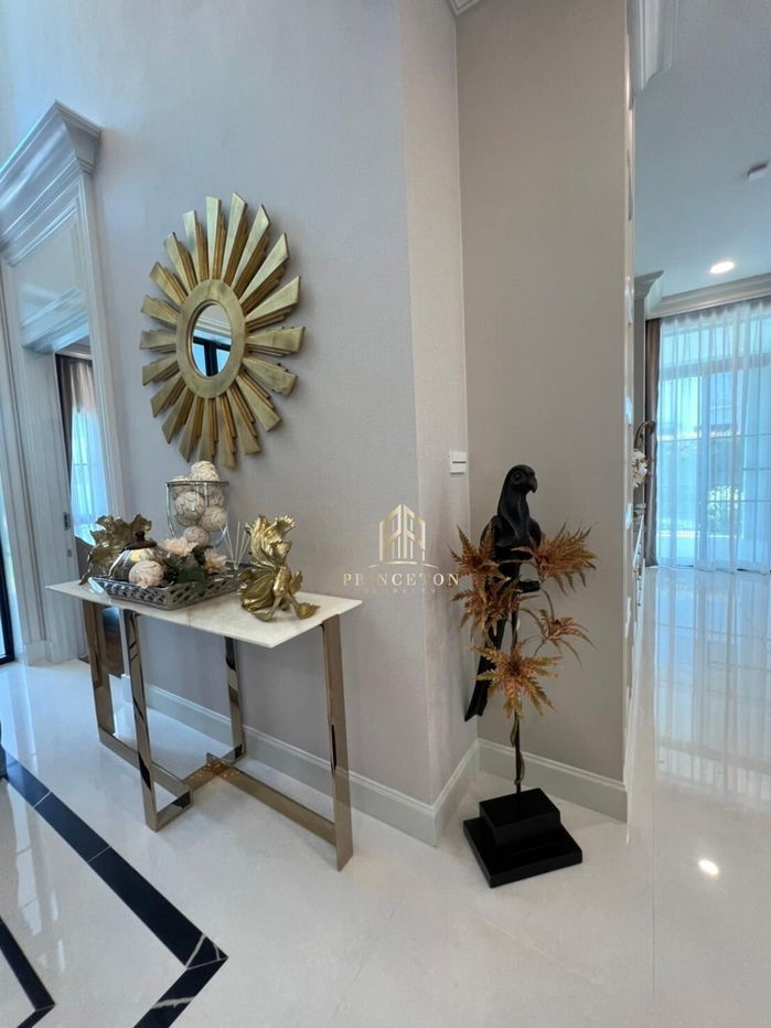 picture Luxury House For Sale Nantawan Rama 9 New Krungthep Kreetha Near Wellington International School and golf courses - 11/39
