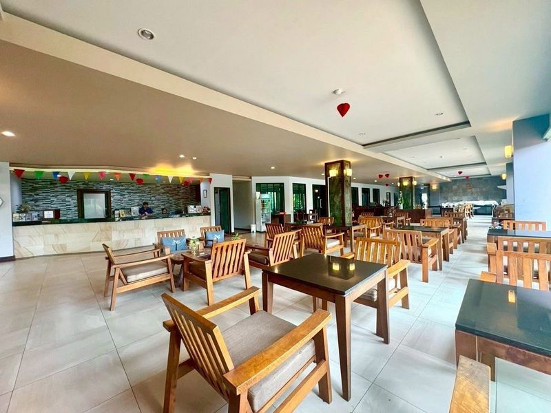 picture For sale: Hotel near Na Jomtien Beach, Sattahip, Chonburi, prime location, ready to operate immediately - 5/11