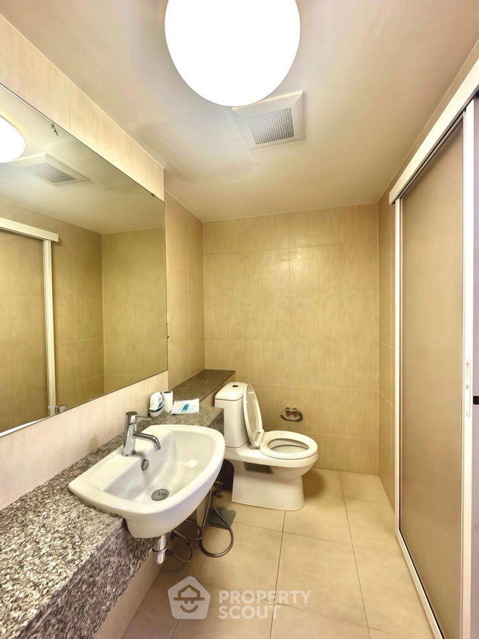 picture 2-BR Condo at The Clover Thonglor Residence near BTS Thong Lor (ID 2212309) - 9/15