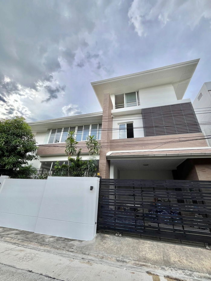 รูป 🏠ให้เช่าบ้านเดี่ยวสุดหรู 3 ชั้น  ย่านรัชดานิเวศน์ 16 ใกล้  MRT ห้วยขวาง🚝 - รูปที่ 2/31