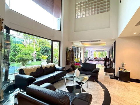 Exclusive House for Sale at Park Avenue Village Srinakarin-Bangna with Prime 198 sq.w. Land 