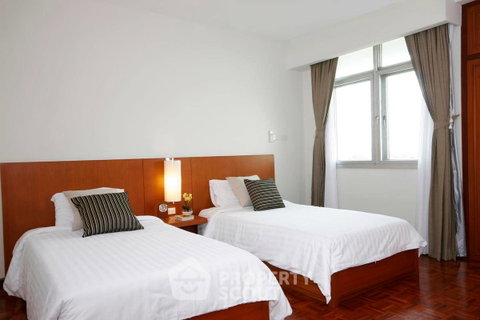 รูปภาพ 2-BR Condo at Karolyn Court near BTS Phloen Chit (ID 1837505)