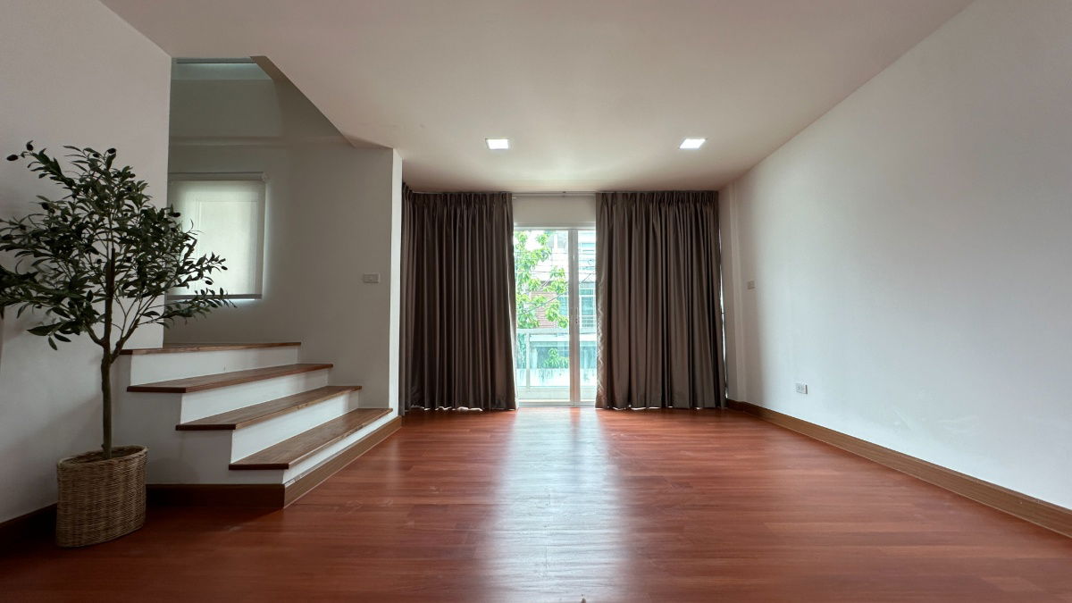 รูป 🏠  ให้เช่าทาวน์โฮม 3 ชั้น ตกแต่งครบมาก พร้อมอยู่ทันที ! - รูปที่ 9/19